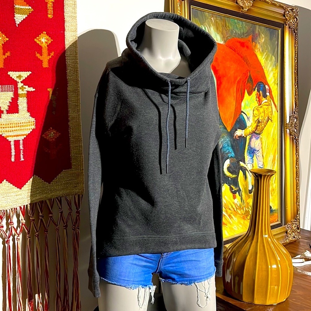 2/$20 🍃 Reebok playdry cowl neck sweatshirt. Small